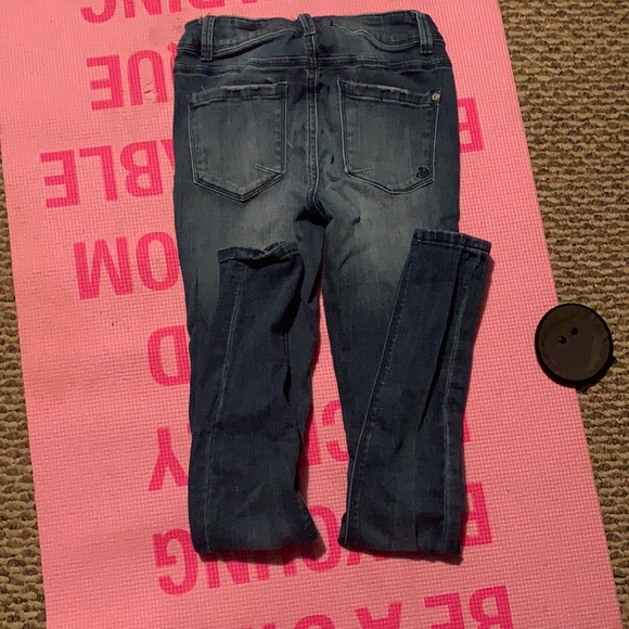 Distressed blue jeans - Picture 2 of 2